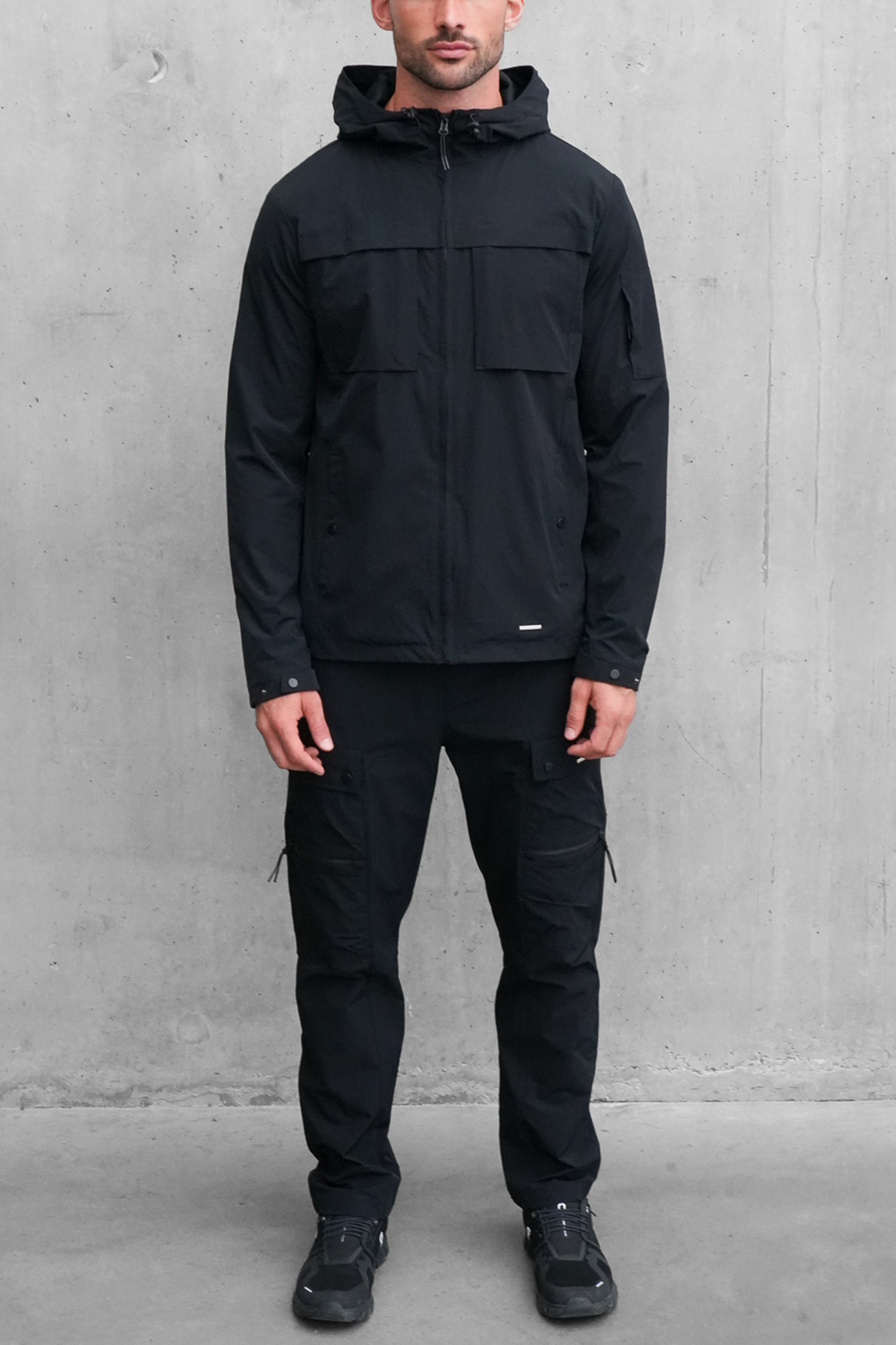 Active Windbreaker in Black