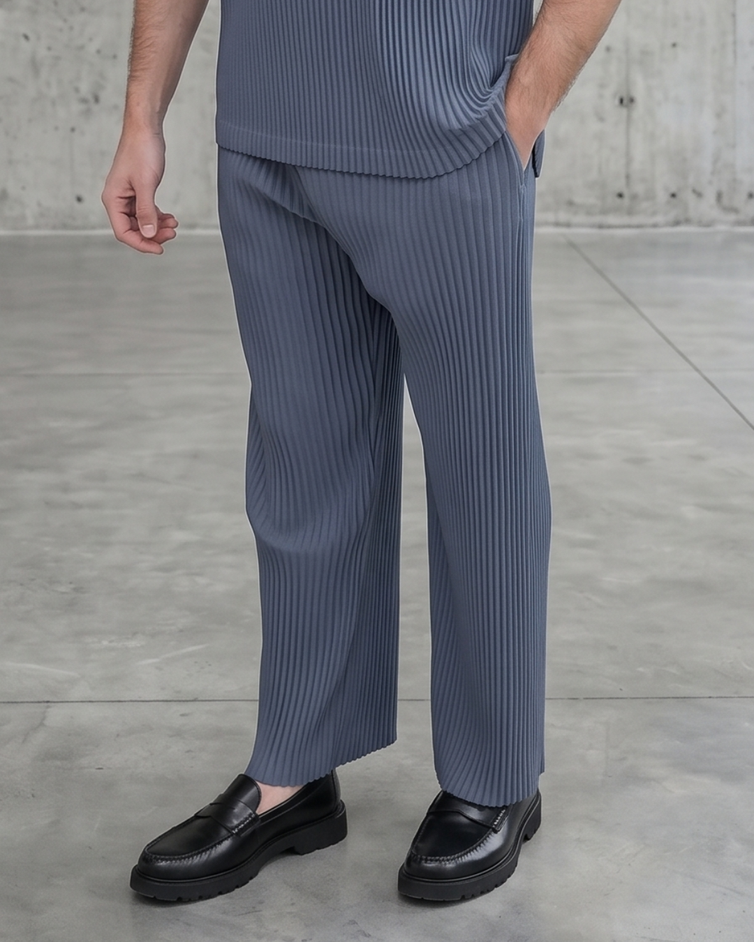 Pleated Trousers in Grey