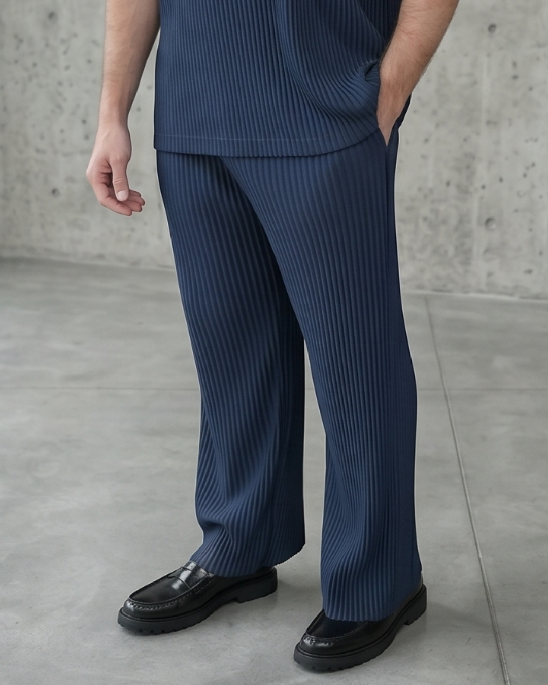 Pleated Trousers in Navy