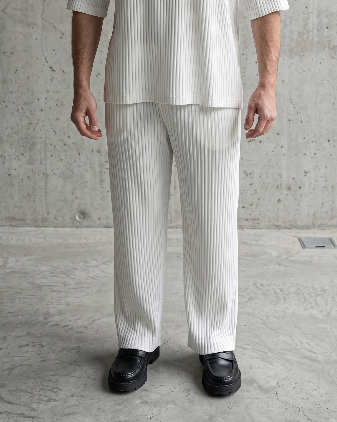 Pleated Trousers in Off-White